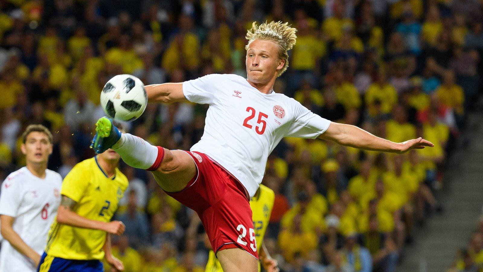 
                <strong>Dänemark: 26,7 Jahre</strong><br>
                Jüngster Spieler: Kasper Dolberg (Bild), 20 Jahre (6.10.1997)Ältester Spieler: Michael Krohn-Dehli, 35 Jahre (6.6.1983)
              