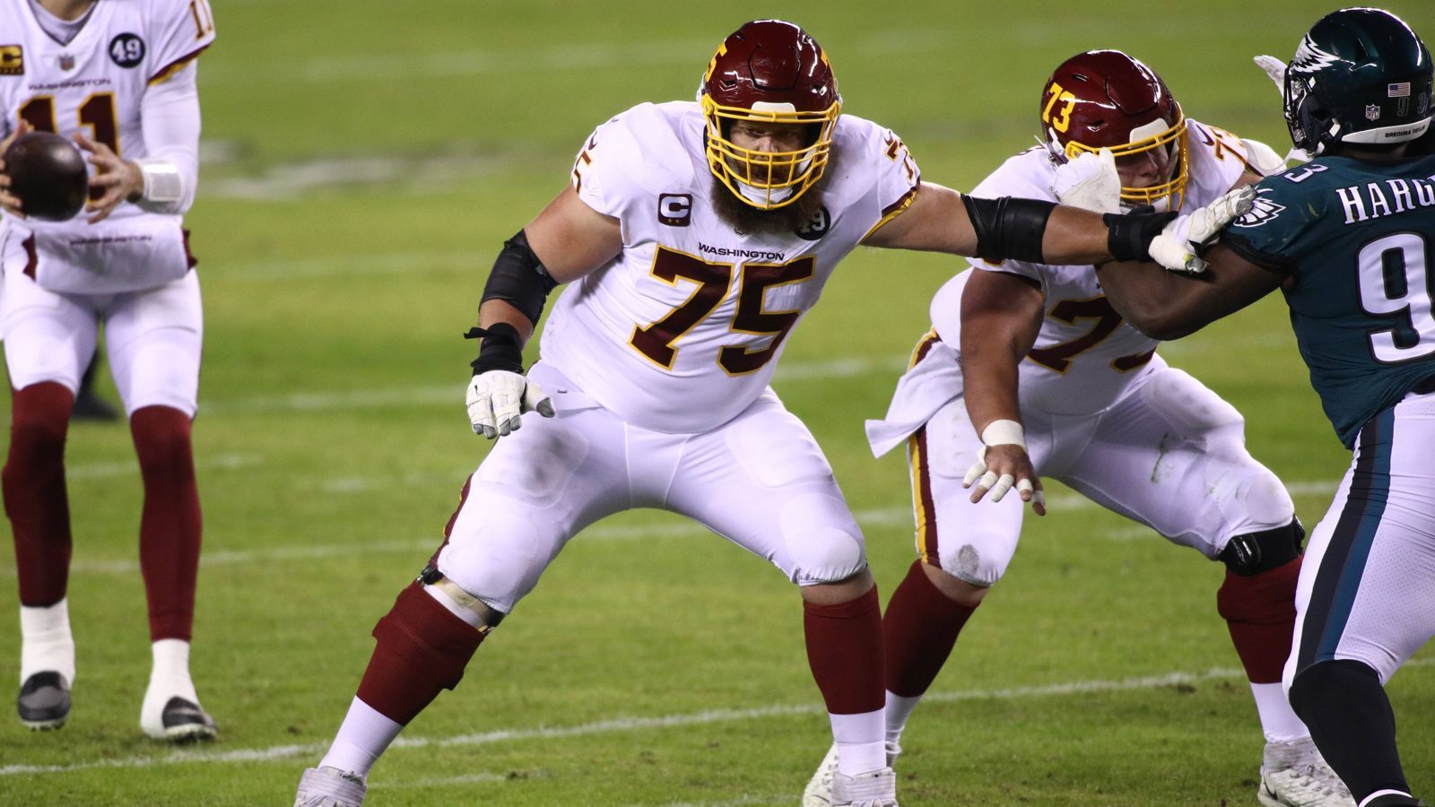 
                <strong>Right Guard</strong><br>
                Brandon Scherff (Washington Football Team, 2.v.li.), 23,5 Stimmen - 2nd Team: Wyatt Teller (Cleveland Browns), 10 Stimmen
              