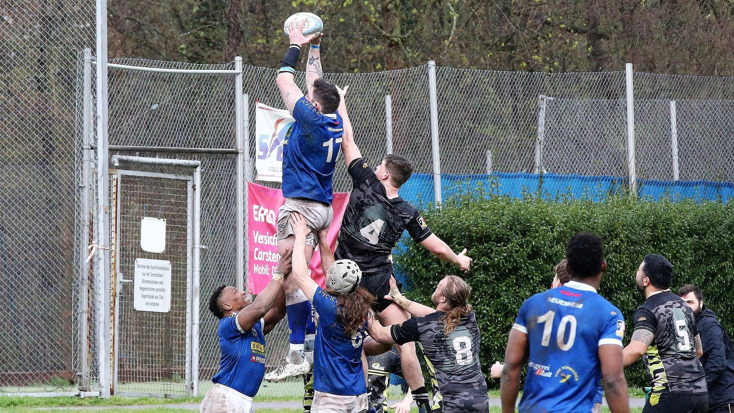 <strong>Markus Bachofer (am Ball)<br></strong>Verein: SC Neuenheim<br>Position: Prop