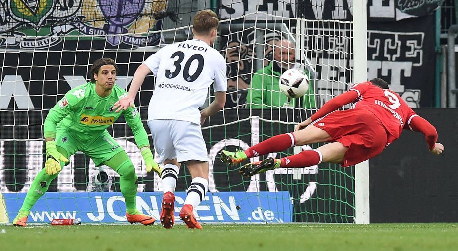 
                <strong>Yann Sommer</strong><br>
                Bester Mann bei den Fohlen. Der Schweizer blieb im Eins-gegen-eins mit Lewandowski Sieger, parierte einen Kopfball des Polen nach Robbens Lattentreffer mit einem Riesen-Reflex und war auch gegen Robben auf dem Posten. Bei Müllers 0:1 hatte er aus kurzer Distanz keine Chance. ran-Note: 2
              