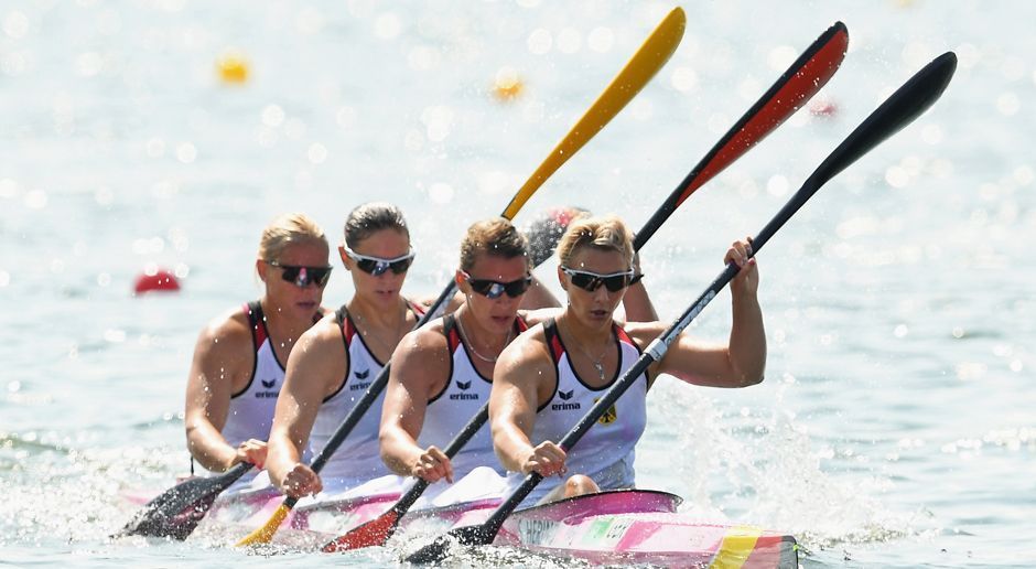 
                <strong>Tina Dietze, Franziska Weber, Sabrina Hering, Steffi Kriegerstein (Silber/Kajak-Vierer)</strong><br>
                Tina Dietze, Franziska Weber, Sabrina Hering, Steffi Kriegerstein: Silber im Kajak-Vierer über 500 Meter.
              