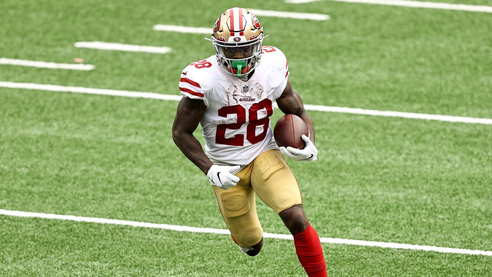 
                <strong>RB: Jerick McKinnon (vs. New England Patriots)</strong><br>
                Die Laufverteidigung der New England Patriots ist zwar etwas besser (119 Yards pro Spiel), doch die San Francisco 49ers sind für ihr gefährliches und variantenreiches Laufspiel bekannt. Das Gros der Snaps dürfte nach der erneuten Verletzung Raheem Mosterts wieder auf Jerick McKinnon entfallen, der in dieser Spielzeit bereits dreimal die Endzone besuchte und auch im Kurzpassspiel eine Waffe ist.49ers at Patriots am Sonntag ab 21:25 Uhr live auf ProSieben MAXX und ran.de.
              