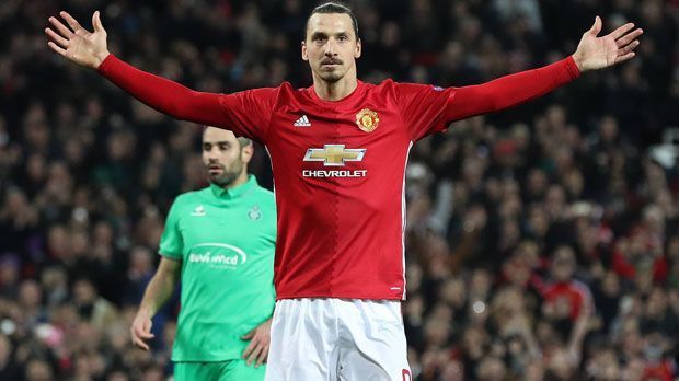 
                <strong>Zlatan Ibrahimovic (vereinslos)</strong><br>
                Ibrakadabra startete seine Karriere im Alter von acht Jahren bei Malmö Anadolu Bl. Es folgten vier Jahre bei FBK Balkan und ein kurzes Intermezzo bei BK Flagg, ehe Zlatan in die Jugend von Malmö FF wechselte. Von dort startete der extravagante Superstar seine Rundreise im europäischen Fußball. 
              