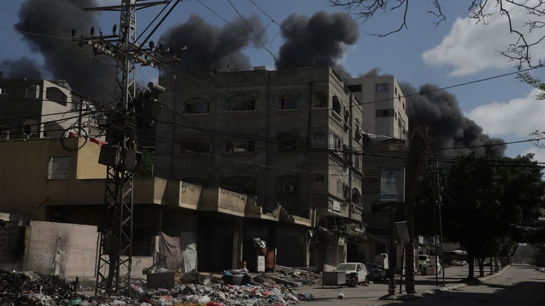 Die noch vor Kurzem überfüllte Stadt Rafah im südlichen Gazastreifen gleicht nach der Flucht hunderttausender Menschen einer Geisterstadt.