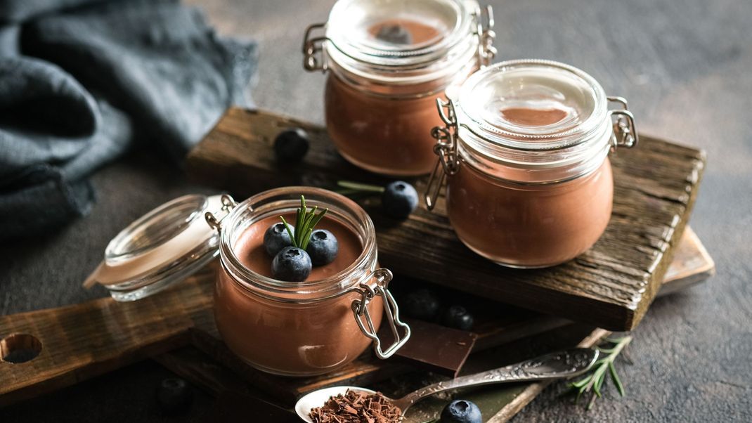 Cremiges Vergnügen: veganes Mousse au Chocolat, ein Fest für Schokoladenliebhaber