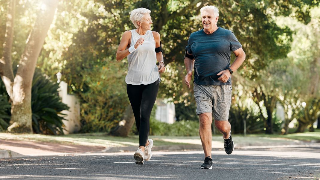 Cardio-Training verbessert deine Ausdauer und kann auch helfen, wenn du Gewicht verlieren möchtest. Wir klären, worauf zu achten ist.