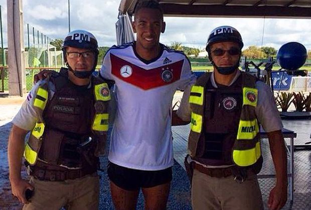 
                <strong>Safety First </strong><br>
                Jerome Boateng hat das Abschlusstraining gut bewacht absolviert. 
              