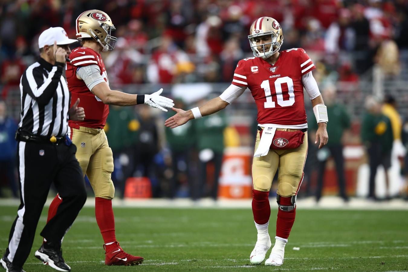 
                <strong>Verlierer: San Francisco 49ers</strong><br>
                Dass es die 49ers in der bärenstarken NFC West nicht leicht haben würden, das war auch schon vor Saisonbeginn klar. Wenn allerdings ein Dritter der Mannschaft verletzt ausfällt, dann ist das Team beinahe chancenlos. Bei der Pleite gegen die Seahawks am vergangenen Wochenende verletzten sich auch noch Quarterback Jimmy Garoppolo und Tight End George Kittle. Die Truppe von Head Coach Kyle Shanahan ist vom Pech verfolgt. An eine Super-Bowl-Teilnahme wie noch im Februar ist nicht im Entferntesten zu denken.
              