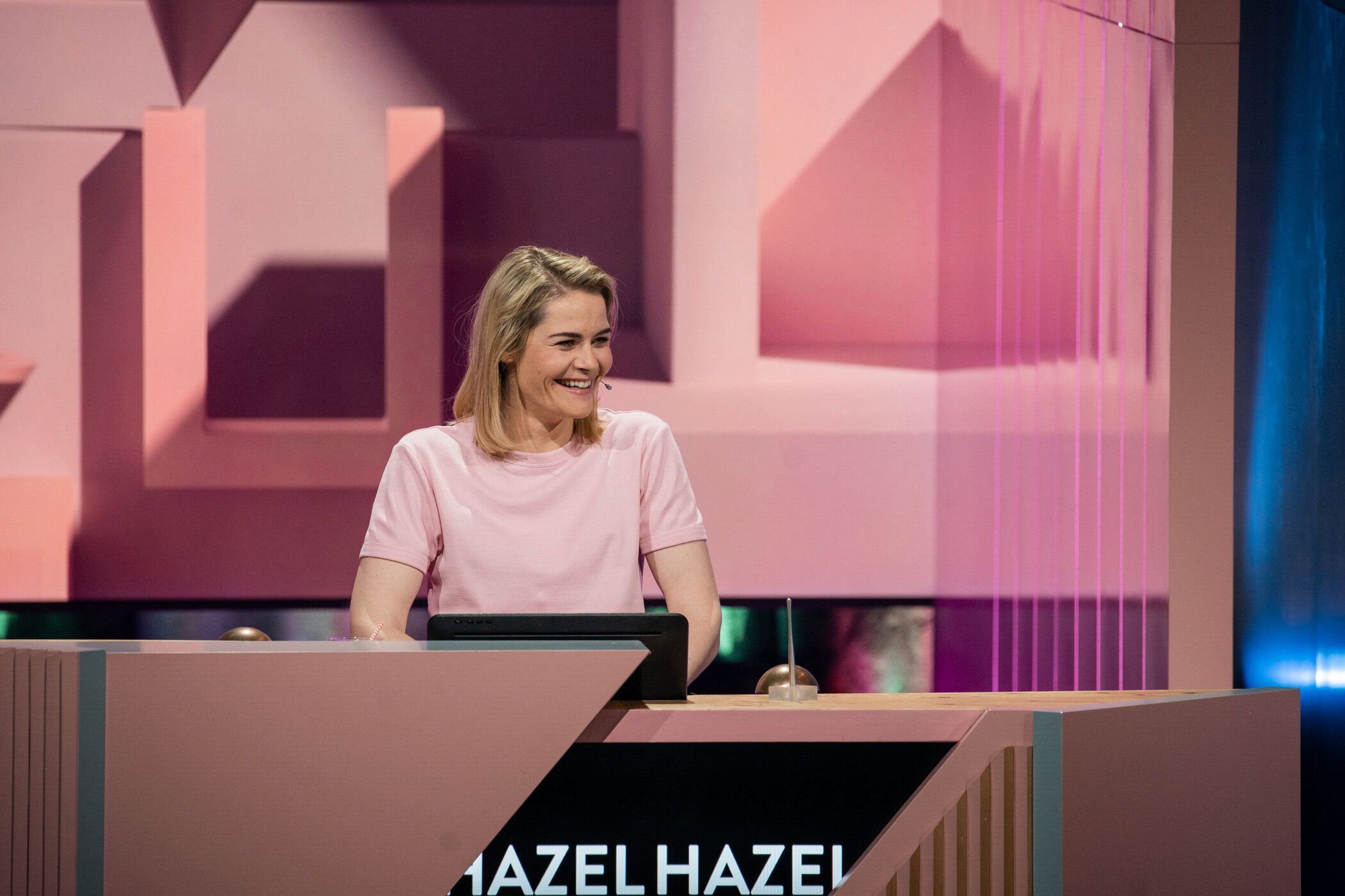 Hazel Brugger nimmt an "Wer stiehlt mir die Show" 2023 teil.