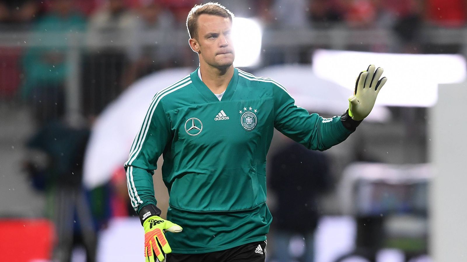 
                <strong>So lief Manuel Neuers Comeback</strong><br>
                Endlich wieder im Rampenlicht! Manuel Neuer wollte sich mit seinem ersten Länderspiel seit Oktober 2016  für eine WM-Nominierung empfehlen.
              