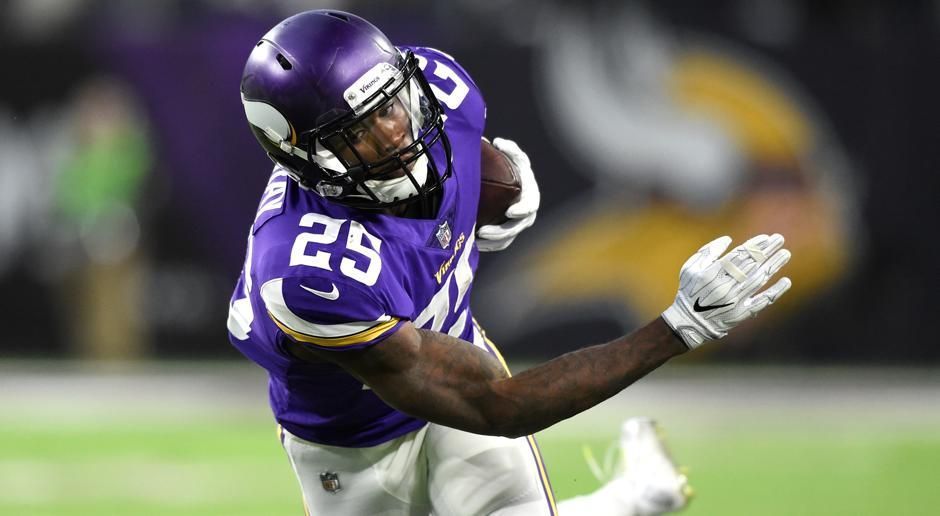 
                <strong>Latavius Murray (Running Back, Minnesota Vikings)</strong><br>
                Grundgehalt 2018: 5,15 Millionen DollarMit DeMarco Murray und LeSean McCoy haben aktuell nur zwei andere Running Backs ein höheres Grundgehalt für die kommende Saison als Latavius Murray. Der 28-Jährige erlief 2017 in den letzten zwölf Saisonspielen zwar acht Touchdowns und knapp 900 Yards, doch diese Werte kamen erst nach der Verletzung Dalvin Cooks zustande. Murrays Bilanz in den ersten vier Saisonspielen: Insgesamt 38 Yards und null Touchdowns. Und 2018 kommt Cook aus seiner Verletzungspause wieder.
              