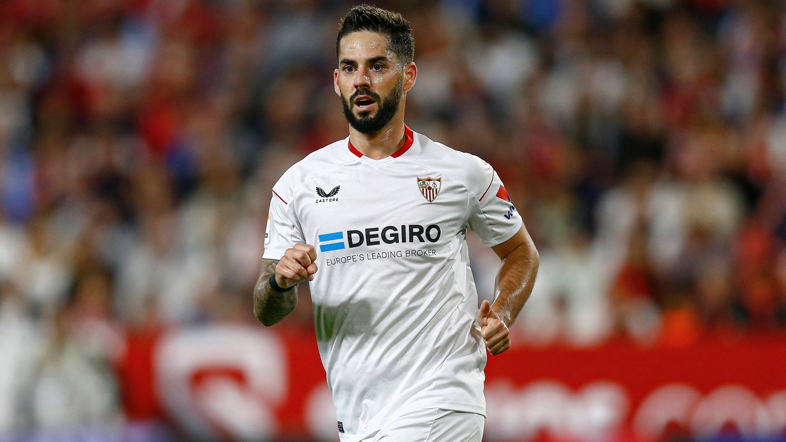 
                <strong>Isco (zuletzt FC Sevilla)</strong><br>
                Mit Isco verfolgt ein früherer Real-Kollege von James Rodriguez derzeit das Fußball-Geschehen ebenfalls nur von außen. Nachdem ein Wechsel des früheren Real- und Sevilla-Stars im Januar 2023 zu Union Berlin kurzfristig noch scheiterte, sucht der 30 Jahre alte Mittelfeldspieler weiterhin eine neue Herausforderung, stellte aber zuletzt klar, erst nach Saison-Ende bei einem neuen Klub anheuern zu wollen. Erst im Sommer 2022 wechselte der fünfmalige Champions-League-Sieger Isco von Real Madrid zum FC Sevilla, wo er aber nach nur sechs Monaten seinen Vertrag schon wieder auflöste.
              