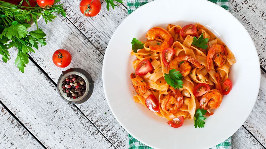 Pasta geht einfach immer - mit Garnelen gibt es noch die Extraportion Eiweiß obendrauf.