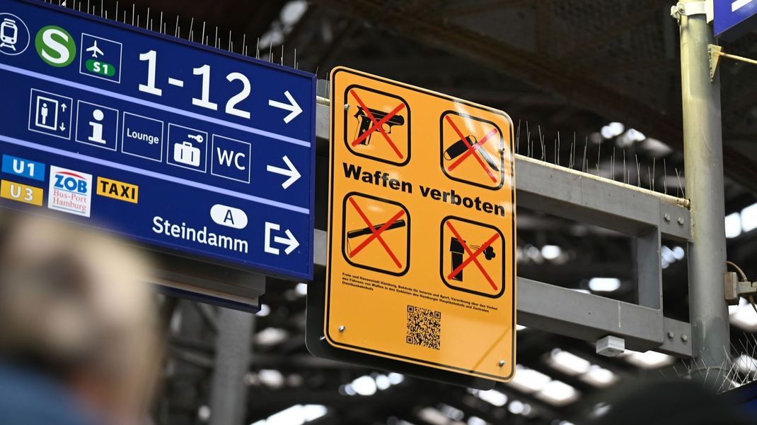 Die Gewerkschaft der Polizei fordert ein einheitliches Waffenverbot im Nahverkehr.