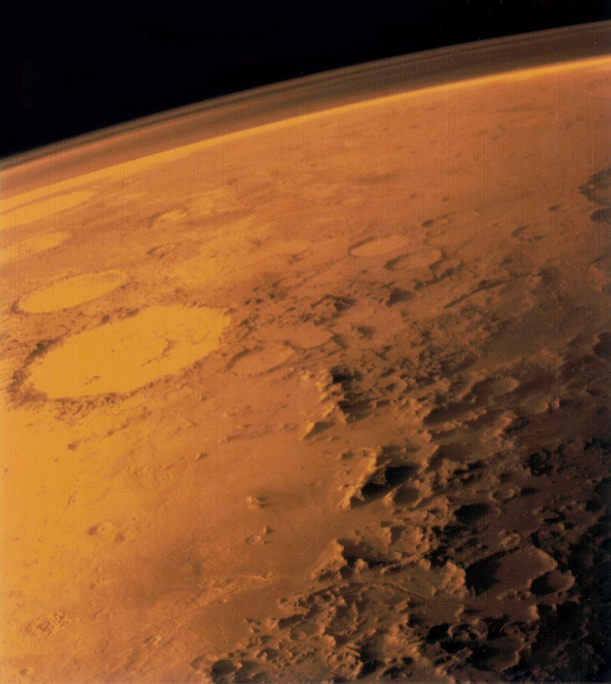 Außerdem betrachten sie den Griff in die Marsluft sogar als Teilerfolg. Sie hatten ohnehin vor, eine Probe der marsianischen Atmosphäre zu nehmen.