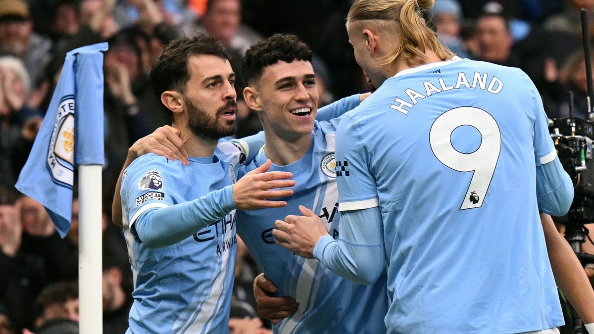 Phil Foden (Mitte) rettet die Citizens