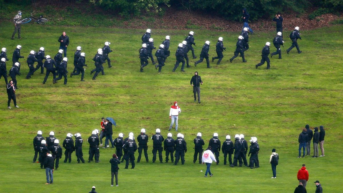 Abseits des Platzes kam es zu Fan-Ausschreitungen