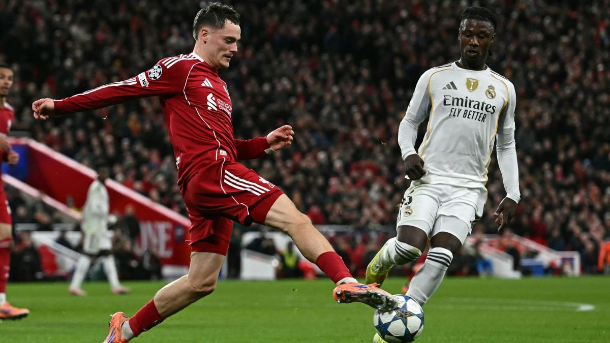 Liverpool-Spieler Florian Wirtz (l.)