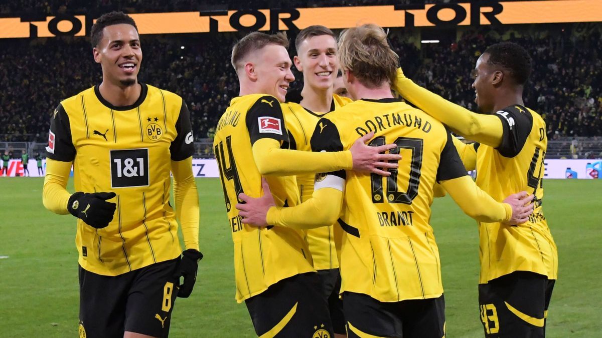 23.11.2024, xblx, Fussball 1.Bundesliga, Borussia Dortmund - SC Freiburg emspor, v.l. Felix Nmecha (Borussia Dortmund), Maximilian Beier (Borussia Dortmund), Nico Schlotterbeck (Borussia Dortmund),...