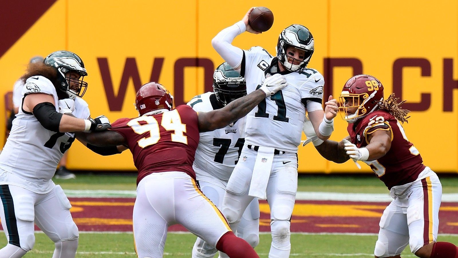 
                <strong>Washington Football Team</strong><br>
                Mit einer absoluten Top-Defense und einer relativ schlechten Offense wäre Washington ein idealer Trade-Kandidat für Wentz - wenn die Hauptstädter nicht in der gleichen Division spielen würden. Die Frage ist: Vertraut Washington im kommenden Jahr wieder auf Youngster Dwayne Haskins, und was passiert mit dem zurückgekehrten Alex Smith?
              