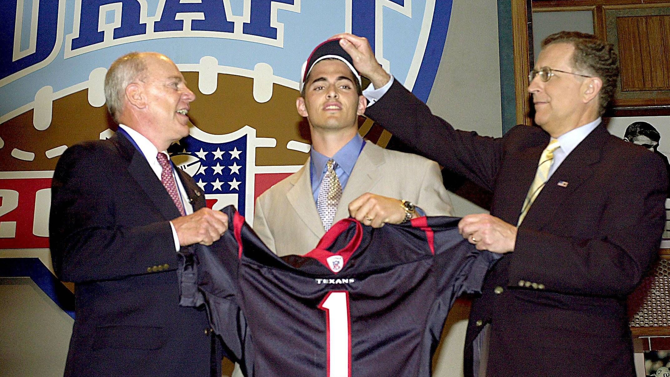 <strong>Draft 2002: 3 Quarterbacks<br></strong>1. Pick: David Carr (Foto, Houston Texans)<br>3. Pick: Joey Harrington (Detroit Lions)<br>32. Pick: Patrick Ramsay (Washington Redskins, heute Commanders)