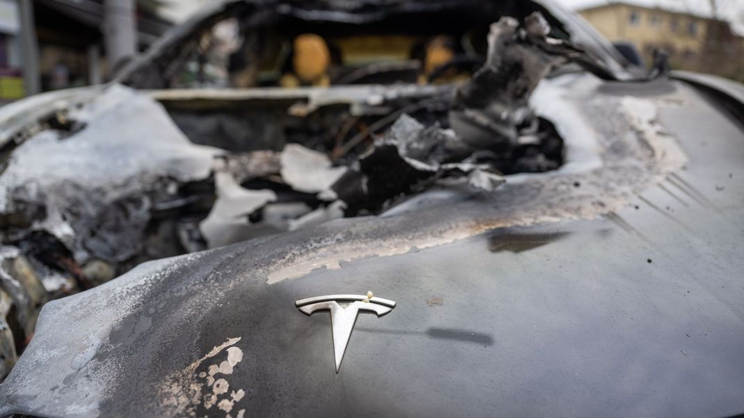 Verbrannter Tesla