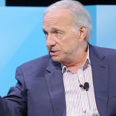 Ray Dalio, Gründer des weltgrößten Hedgefonds Bridgewater Associates, findet ungewöhnlich scharfe Worte zur Wirtschafts- und Finanzpolitik von Donald Trump.