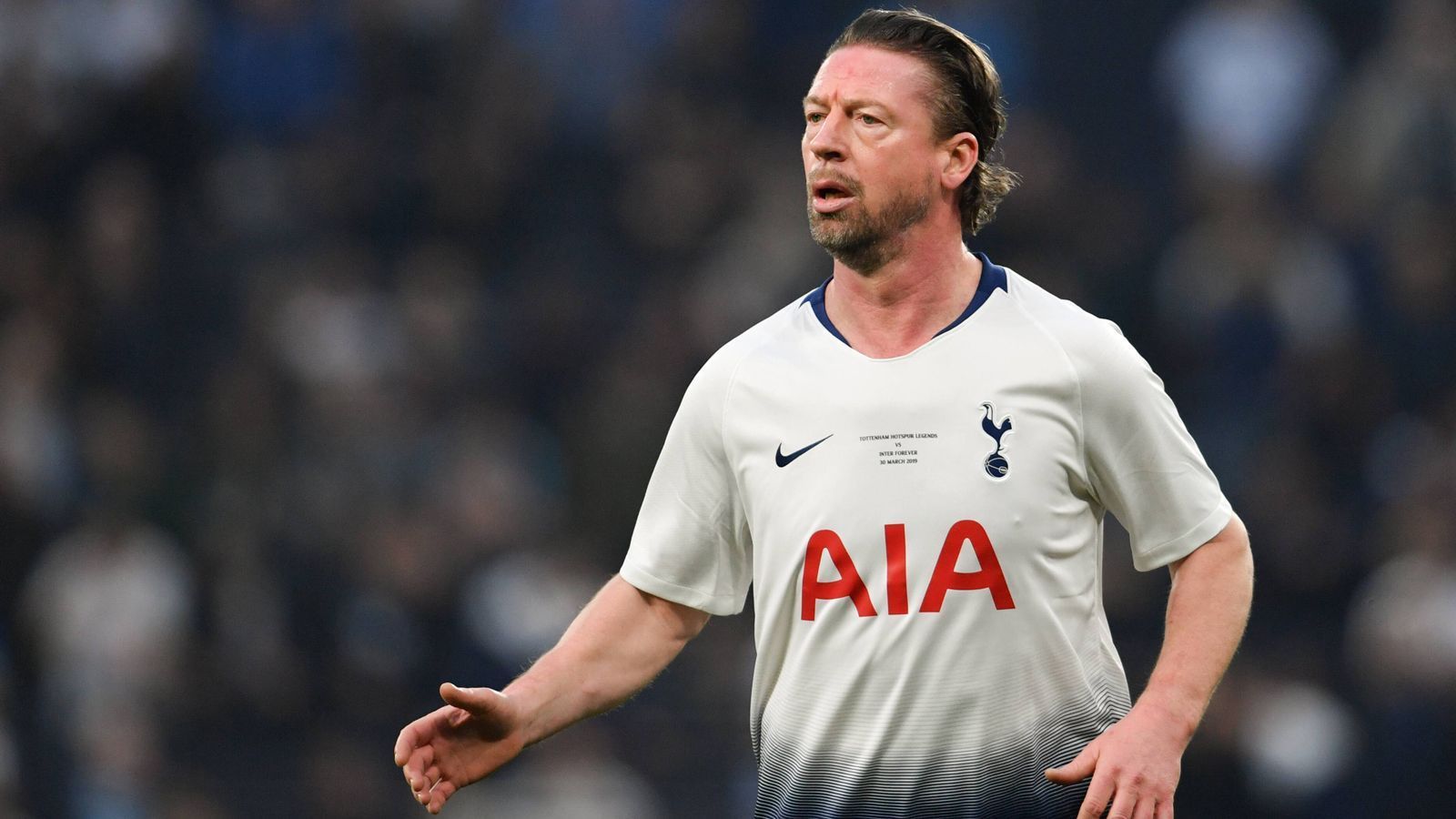 
                <strong>Steffen Freund</strong><br>
                Neben Klinsmann stand mit Steffen Freund ein weiterer deutscher Ex-Nationalspieler für die Gastgeber auf dem Platz. Der frühere Mittelfeldspieler lief zwischen 1999 und 2003 für Tottenham Hotspur auf (115 Spiele, ein Tor) und war später auch als Co-Trainer bei den Londonern am Werk. 
              