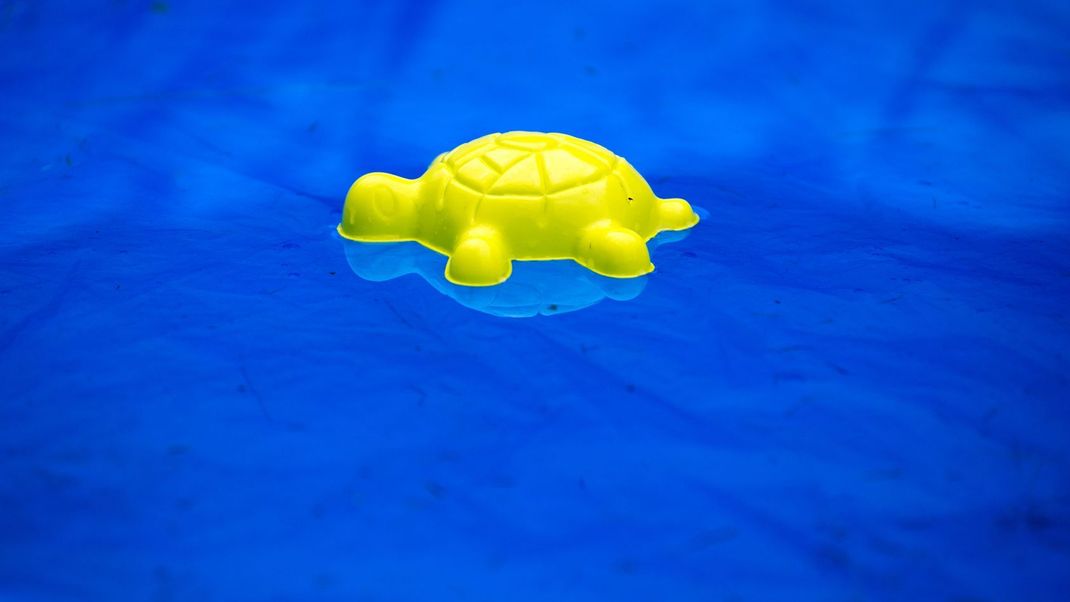 In einem Swimmingpool in Südfrankreich sind zwei tote Kinder gefunden worden.