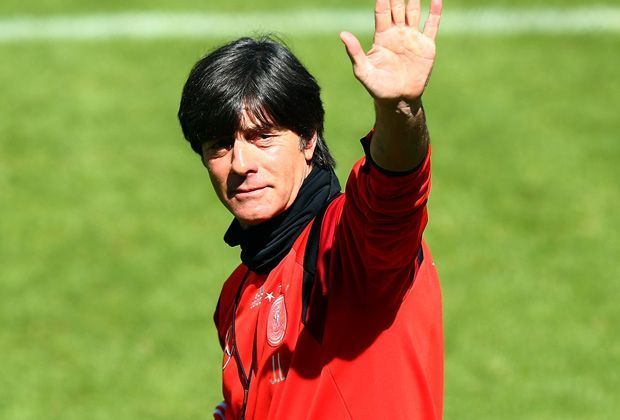 
                <strong>Platz 6: Joachim Löw (Deutschland)</strong><br>
                Sichert sich Joachim Löw mit dem DFB-Team in Brasilien den Titel, wird sicher nochmal eine saftige Prämie fällig. Doch auch ohne Titel kann sich das Einkommen sehen lassen - Jahresgehalt: 2.657.144 Euro.
              