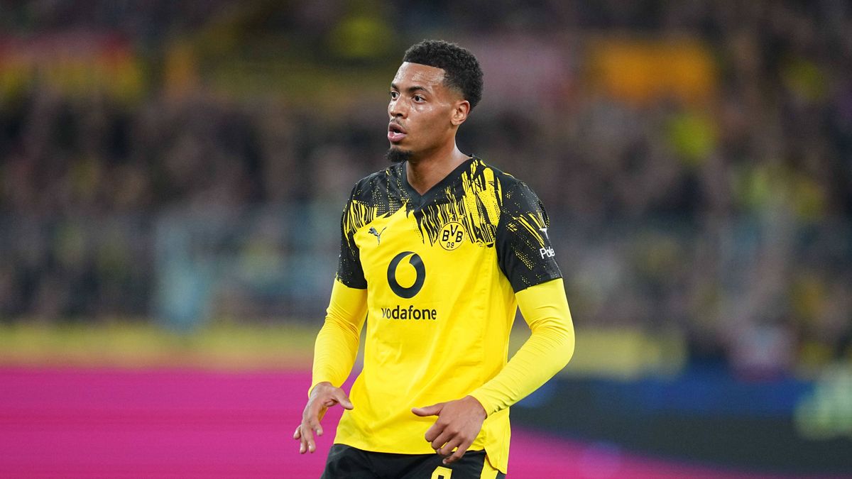Felix Nmecha (Borussia Dortmund) schaut waehrend des Spiels der Borrusia Dortmund und VfL Wolfsburg, Signal Iduna Park am 21. September 2025 in Dortmund, Deutschland. (Foto von Ulrik Pedersen DeFod...