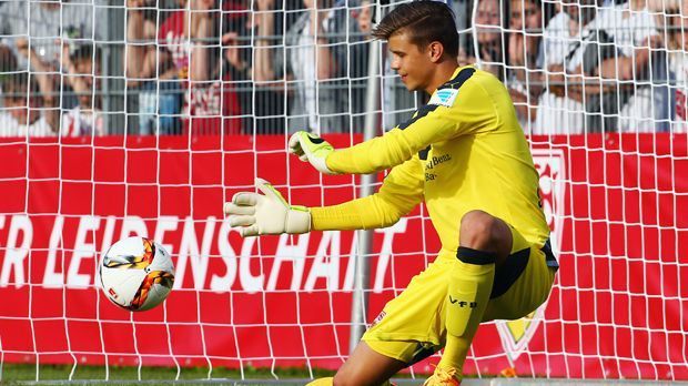 
                <strong>Torwart: Mitchell Langerak (VfB Stuttgart)</strong><br>
                Torwart: Mitchell Langerak (VfB Stuttgart): Der Keeper zog sich nach seinem Transfer von Borussia Dortmund zum VfB im Sommer direkt einen Muskelbündelriss zu. Der 27-Jährige bestritt noch kein Spiel für die Stuttgarter und wird es bis zur Winterpause sehr wahrscheinlich auch nicht mehr tun. "Für mich geht es um einen guten Aufbau, da mache ich mir keinen Druck durch einen Zeitplan. Ich hoffe, ich bin im neuen Jahr zu 100 Prozent fit", sagt er der "Bild".
              