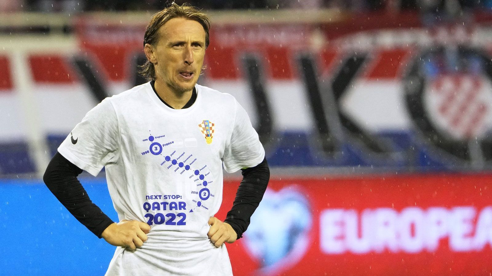 
                <strong>Luka Modric (Kapitän Kroatien)</strong><br>
                &#x2022; Karim Benzema -<br>&#x2022; Jorginho -<br>&#x2022; Robert Lewandowski<br>
              