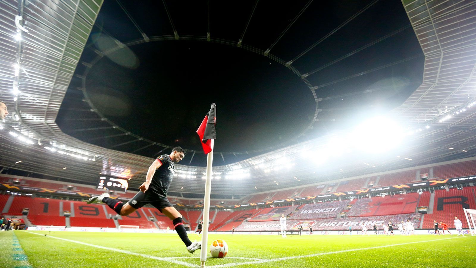 
                <strong>Bayer Leverkusen - FC Augsburg</strong><br>
                 - Stadion: BayArena - Kapazität: 30.210 - Zugelassene Zuschauer: 0 - 7-Tage-Inzidenz: 90,4
              