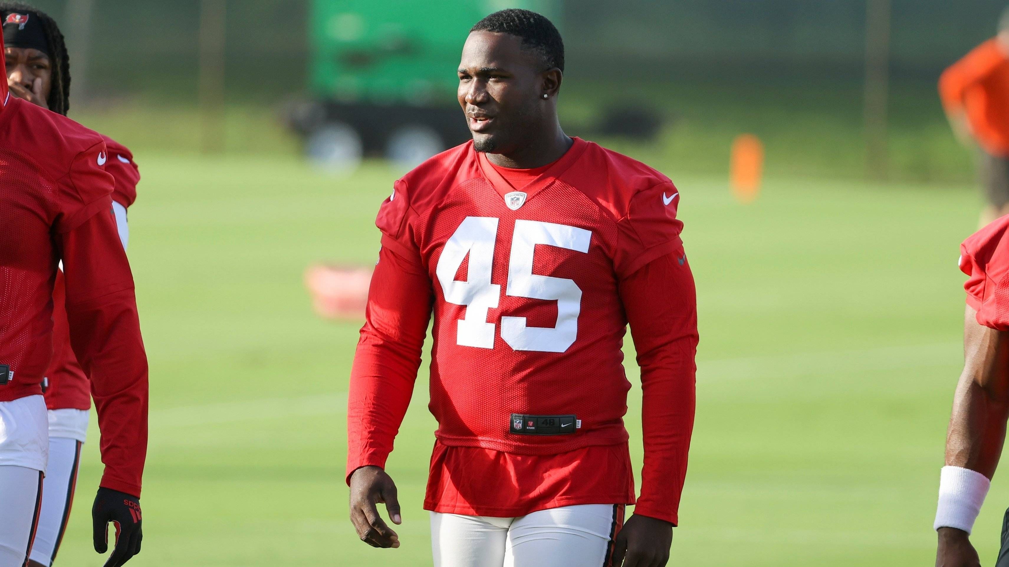 <strong>8. Devin White (Philadelphia Eagles)<br></strong>Ja, die Linebacker-Position ist eine Baustelle der Eagles. Ob Devin White hier wirklich Abhilfe verschaffen kann, bleibt abzuwarten. Der 26-Jährige spielte bei den Tampa Bay Buccaneers zuletzt die schlechteste seiner bislang fünf NFL-Saisons, in der er sich sogar als Bankdrücker wiederfand.