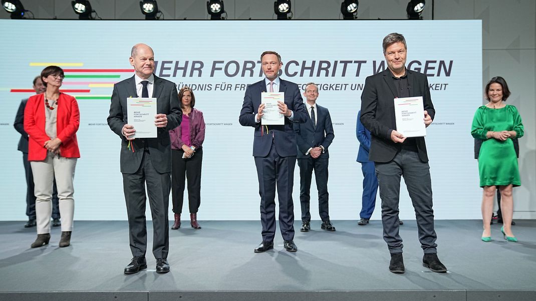 Olaf Scholz (SPD), Christian Lindner (FDP), Robert Habeck (Bündnis 90/Die Grünen), Annalena Baerbock (Bündnis 90/Die Grünen)