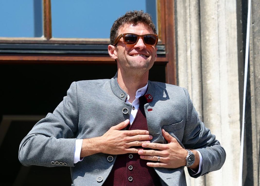 Letzte Meisterfeier auf dem Rathausbalkon in München im Mai 2025. Ab 17. August geht Thomas Müller in Kanada auf Torejagd.