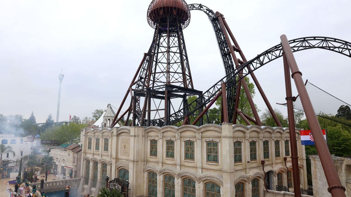 Achterbahn Voltron im Europapark Rust 459449815