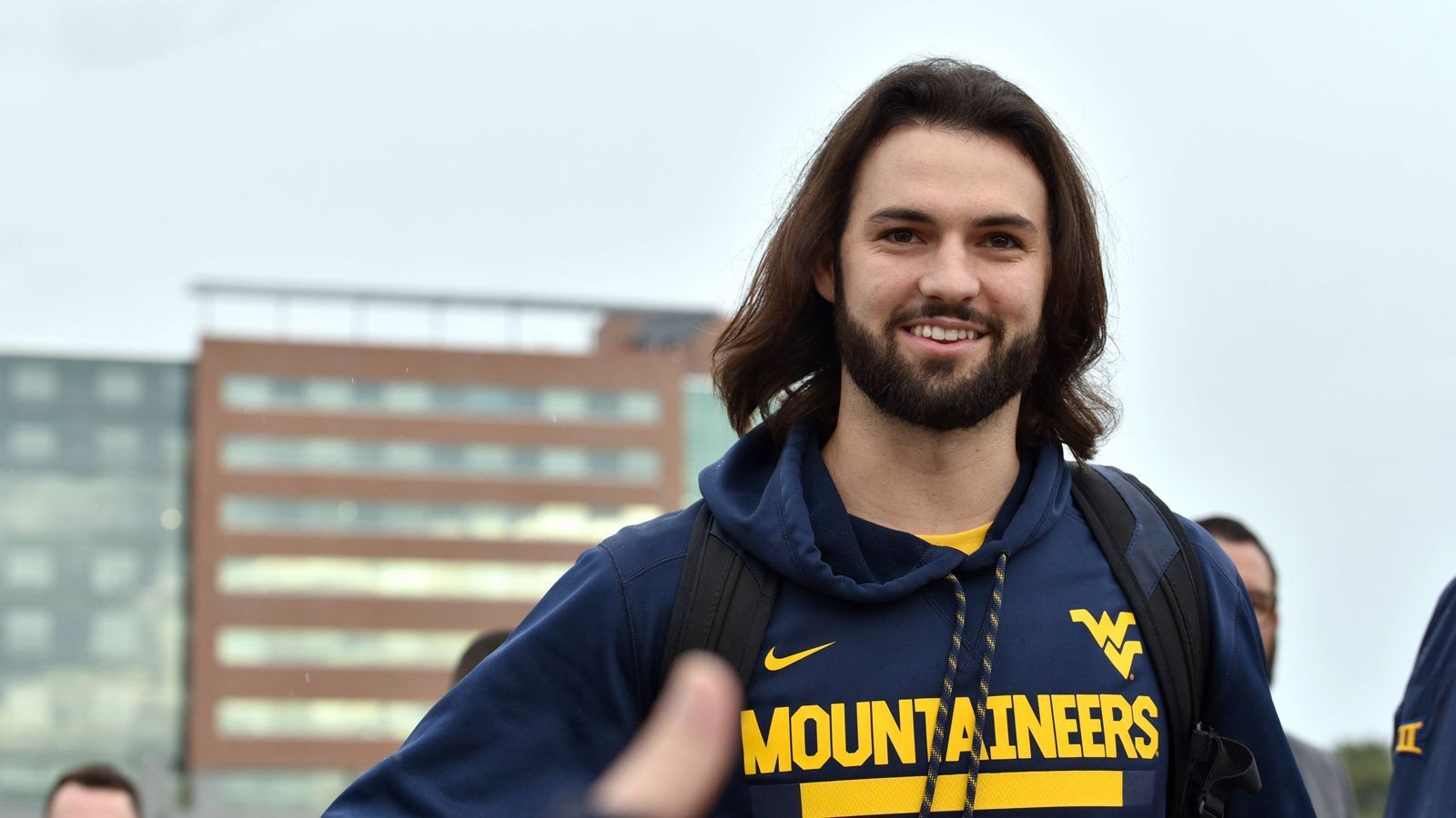 
                <strong>Will Grier (Quarterback, West Virgina)</strong><br>
                Grier galt bereits als ein hoher Draft-Kandidat für 2018, entschied sich aber für ein weiteres Jahr am College und könnte 2019 zu den absoluten Top-Picks zählen. Pro Football Focus führt ihn als besten Spieler im NFL Draft 2019. Er hat einen starken und sehr genauen Wurfarm, brachte vergangene Saison knapp 65 Prozent seiner Pässe an den Mann und gilt als ein hervorragender Leader. Sein Ruf litt allerdings, als er sich aufgrund der Einnahme leistungsfördernder Substanzen eine einjährige Sperre einhandelte.
              