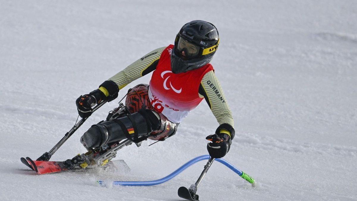 Anna-Lena Forster beim Slalomfahren