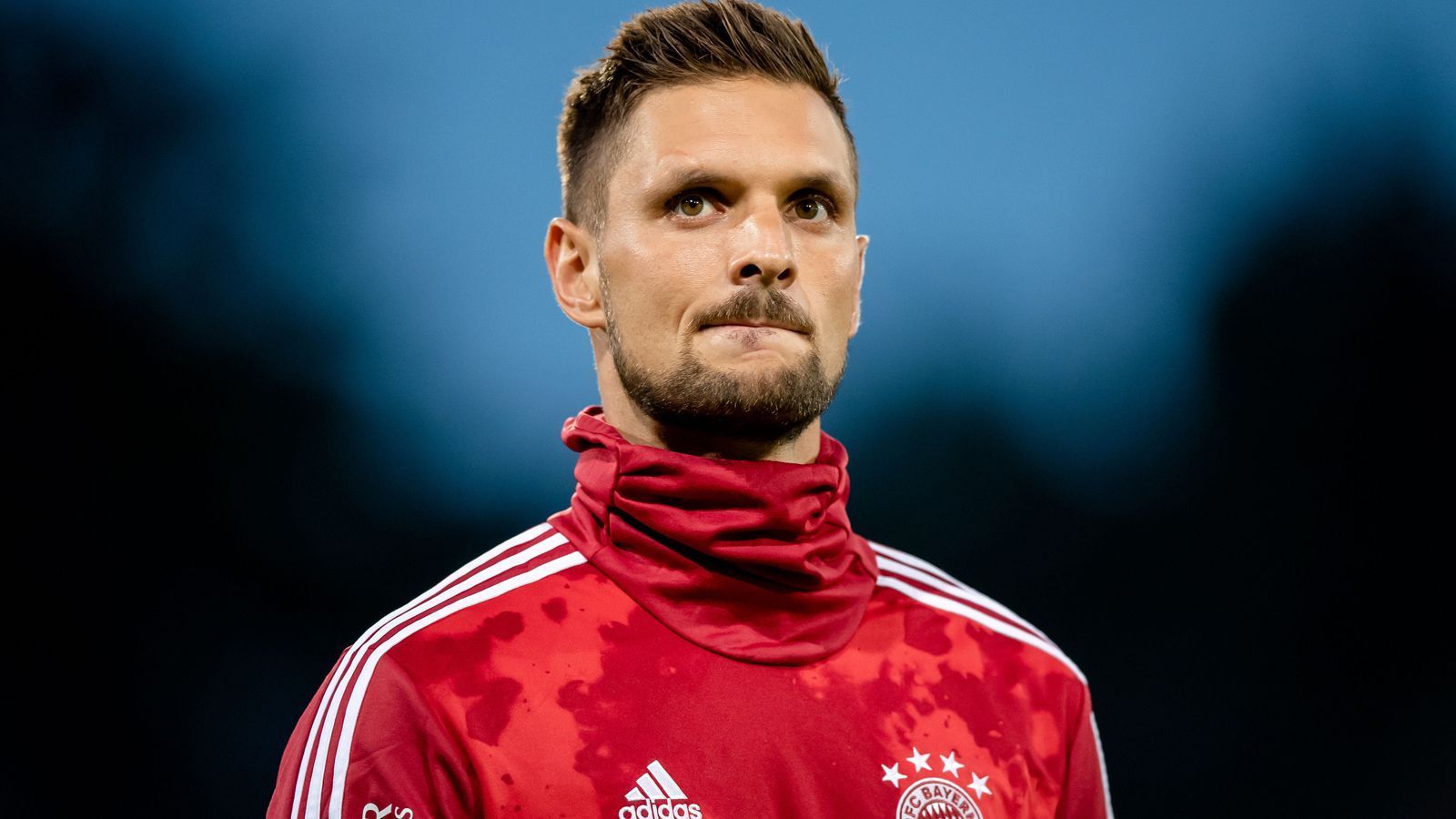 
                <strong>Sven Ulreich</strong><br>
                Der Job der Nummer eins im Bayern-Tor ist mit Manuel Neuer fest vergeben, da Alexander Nübel künftig als Nummer zwei eingeplant ist, denkt Sven Ulreich über einen Transfer nach. Angeblich soll Schalke 04 Interesse haben, auch ein Wechsel ins Ausland wäre möglich.
              