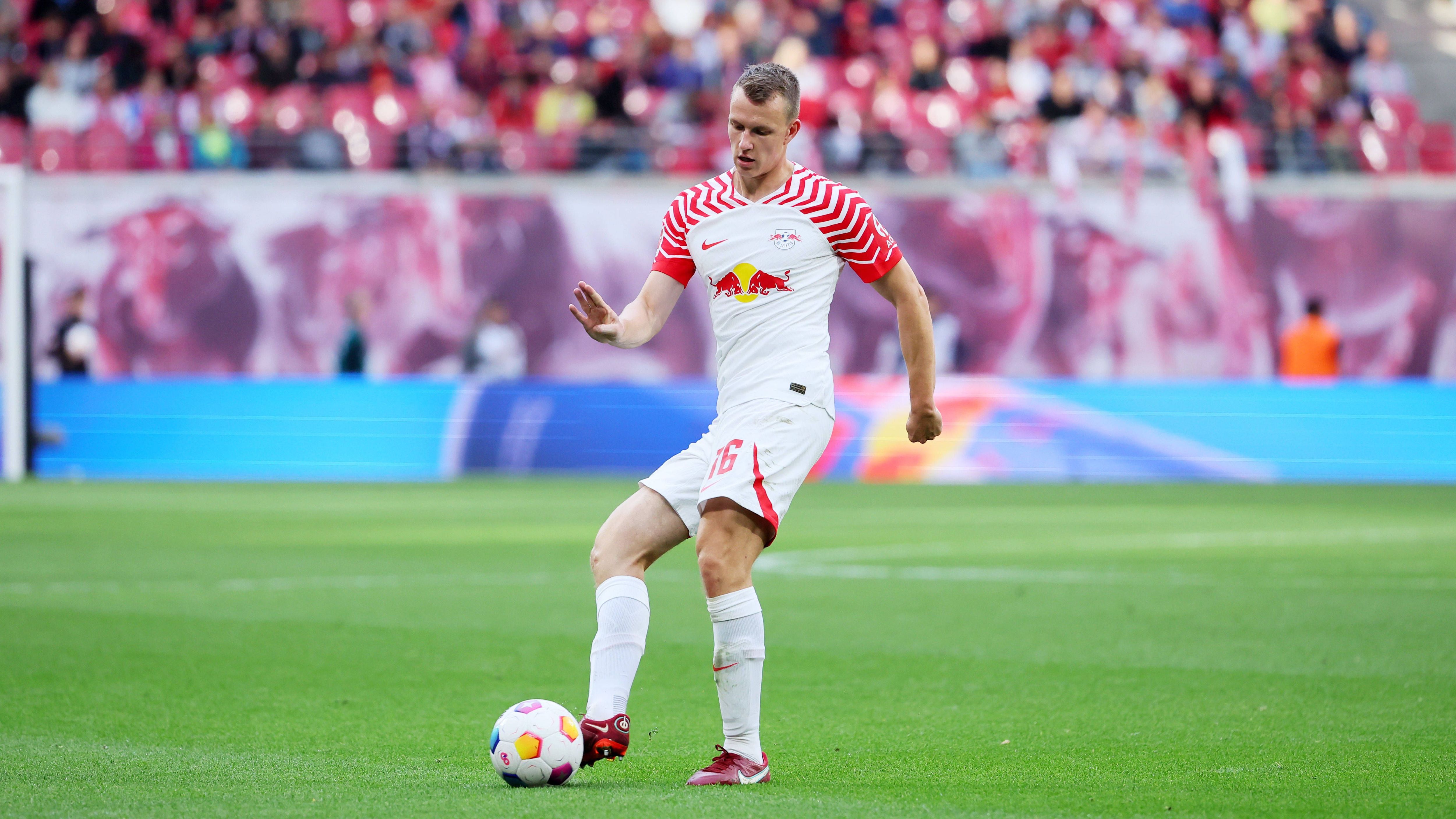 <strong>Lukas Klostermann (RB Leipzig)</strong><br>Zu den im Sommer gehandelten Spielern zählte auch Lukas Klostermann, In Leipzig war er in den ersten Wochen der Saison nur Ersatz, erst durch den Ausfall von Benjamin Henrichs rutschte der pfeilschnelle Defensivallrounder in die Startelf und verteidigt innen. Sein Vertrag läuft im Sommer 2024 aus, da könnte ein Winterwechsel naheliegend sein.
