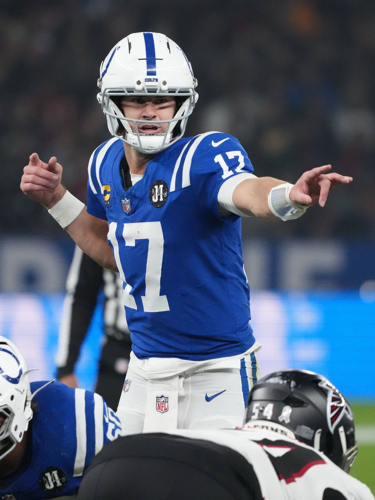 NFL, American Football Herren, USA Berlin Game-Atlanta Falcons at Indianapolis Colts Nov 9, 2025; Berlin, Germany; Indianapolis Colts quarterback Daniel Jones (17) gestures before a snap against th...