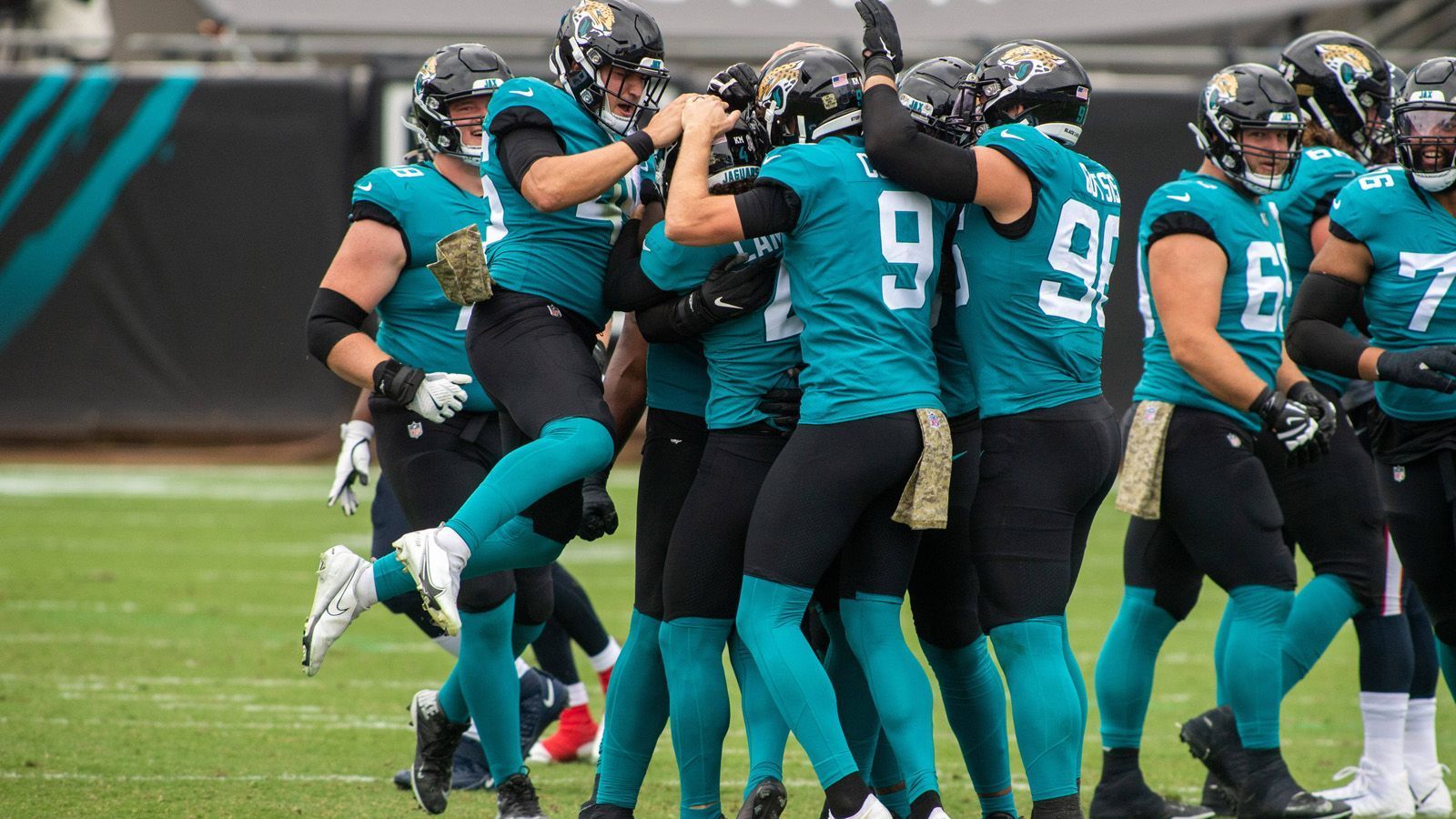 
                <strong>Platz 28: Jacksonville Jaguars (Teamstärke: 75)</strong><br>
                &#x2022; Defense-Wertung: 75 -<br>&#x2022; Offense-Wertung: 76 <br>
              