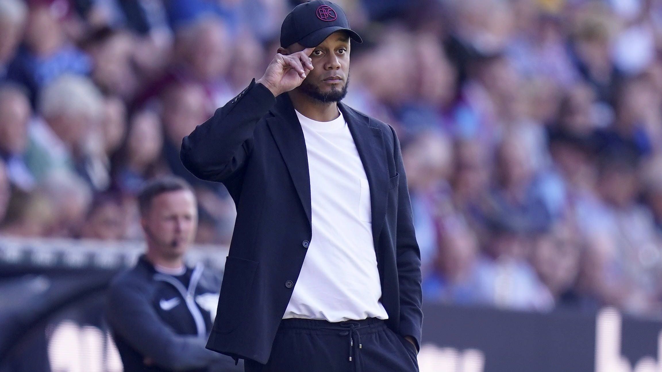 <strong>Die Trainer des FC Bayern München</strong><br>Vincent Kompany hat bislang noch keine Titel gewonnen und ist zuletzt mit dem FC Burnley aus der Premier League abgestiegen. Trotzdem trauen ihm die Bayern-Bosse offenbar zu, den Rekordmeister zu alter Stärke zurückzuführen. <strong><em>ran</em></strong> blickt bis in die 1980er Jahre zurück, wie sich seine Vorgänger geschlagen haben. Wer floppte, wer startete durch?<br><em>Auch interessant: <a data-li-document-ref="456494" href="https://www.ran.de/sports/fussball/champions-league/news/fc-bayern-vincent-kompanys-neues-prunkstueck-erinnert-an-pep-guardiola-kommentar-456494">FC Bayern: Die Defensive wird zu Vincent Kompanys Prunkstück – ein Kommentar</a></em>