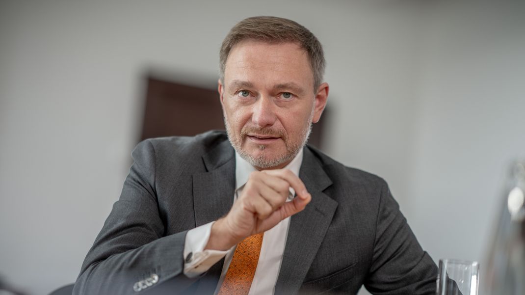 Bundesfinanzminister Christian Lindner (FDP) sieht Modelle für eine Neuauflage der Wehrpflicht kritisch.
