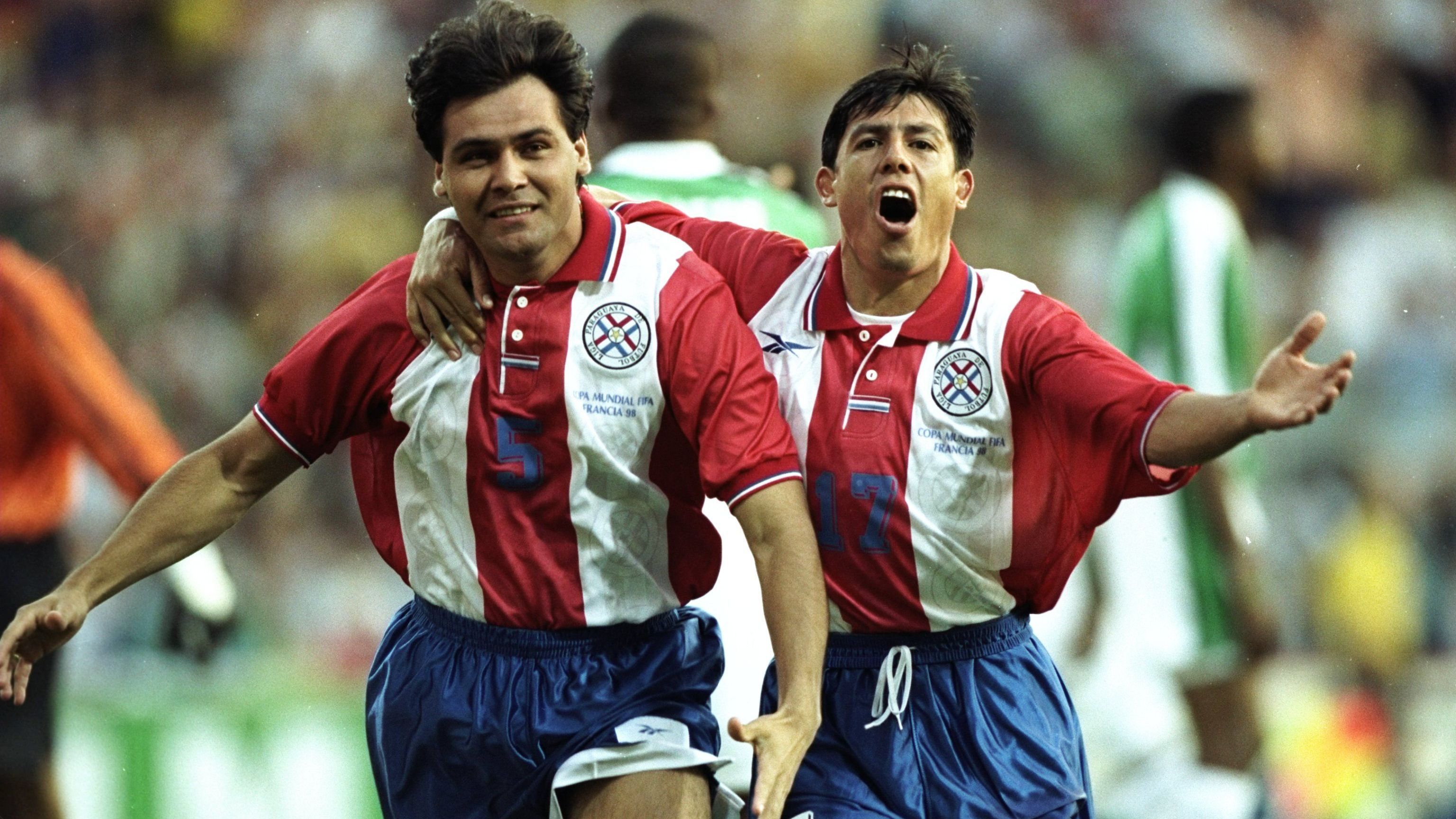 <strong>Platz 21: Celso Ayala (li./Paraguay) - 52 Sekunden</strong><br>Turnier: WM 1998 in Frankreich<br>Spiel: Vorrunde gegen Nigeria 3:1<br>Besonderes: Ayala gehört als Linksverteidiger zu den schnellsten Schützen bei einer WM