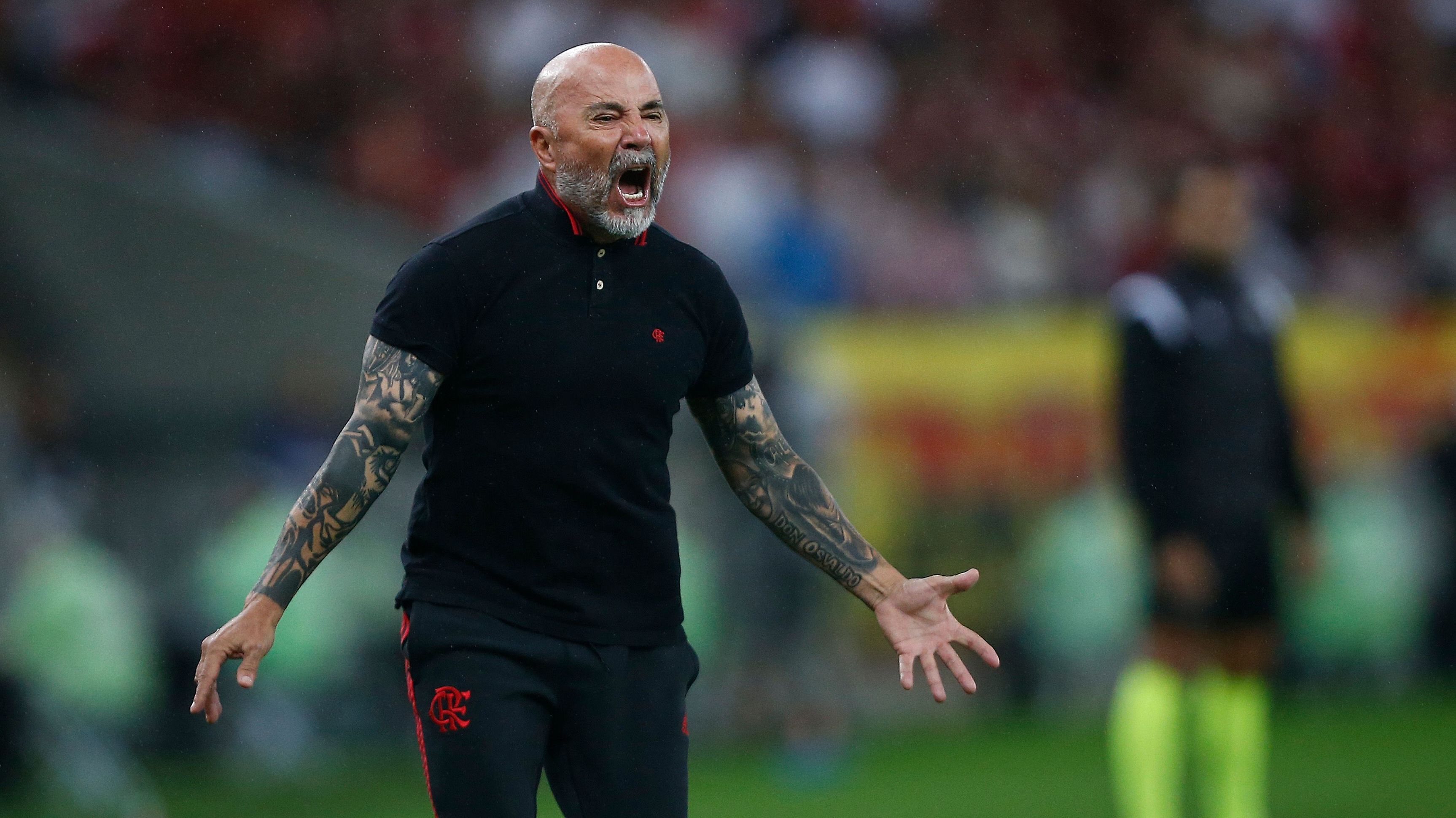 <strong>Jorge Sampaoli </strong><br>Beerbt wurde Lopetegui in Sevilla von Jorge Sampaoli, dieser hielt sich dort allerdings nur ein knappes halbes Jahr. Im Anschluss ging es für den Argentinier weiter zu Flamengo Rio de Janeiro, auch dort blieb er knappe sechs Monate, bis der Traditionsklub im September 2023 die Reißleine zog. Gehandelt wurde Sampaoli zuletzt im November bei Olympique Lyon.