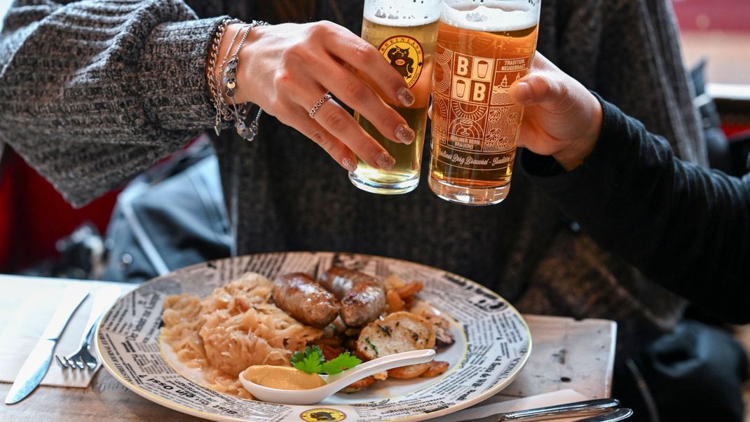 Viele Menschen in Deutschland gehen nicht mehr so viel essen. 