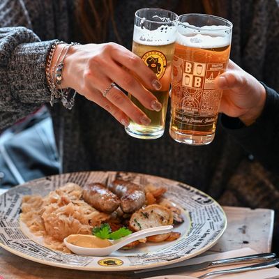 Viele Menschen in Deutschland gehen nicht mehr so viel essen. 
